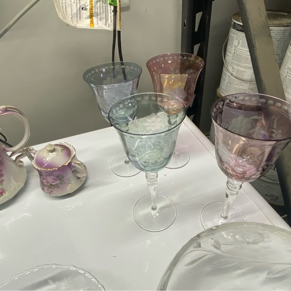 Floral Tea Set with Pink and White Design - Picture 3 of 4